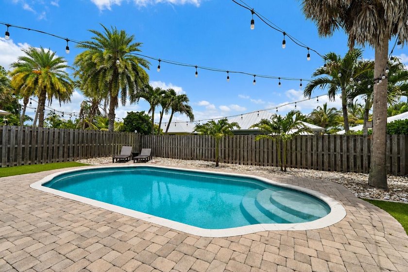 Welcome to this charming 3 bedroom, 2 bath, CBS, POOL home - photo 21