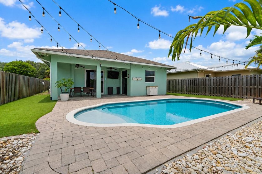 Welcome to this charming 3 bedroom, 2 bath, CBS, POOL home - photo 22