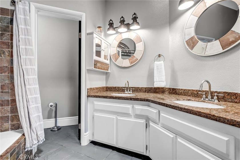 Exceptional end unit 3 bedroom, no one above you, tranquil - photo 24
