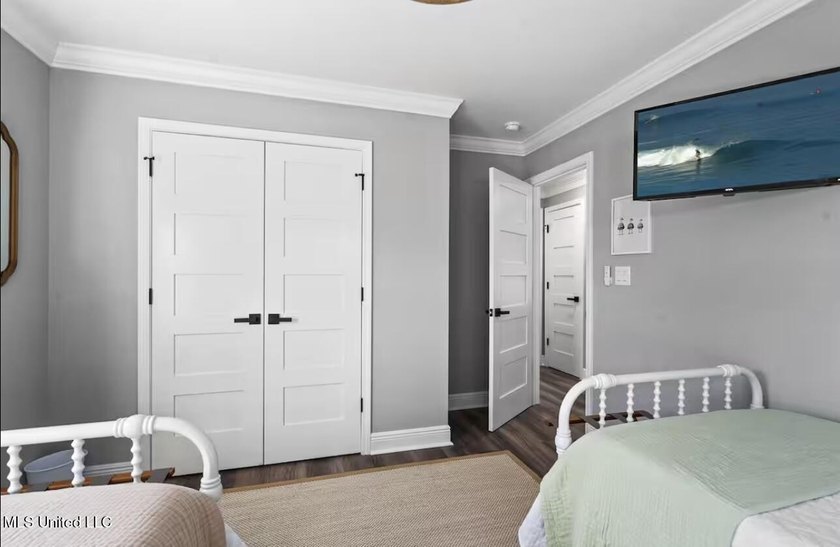 Extra, Extra Fabulous! This stunning 5-bedroom, 3-bath home is - photo 25