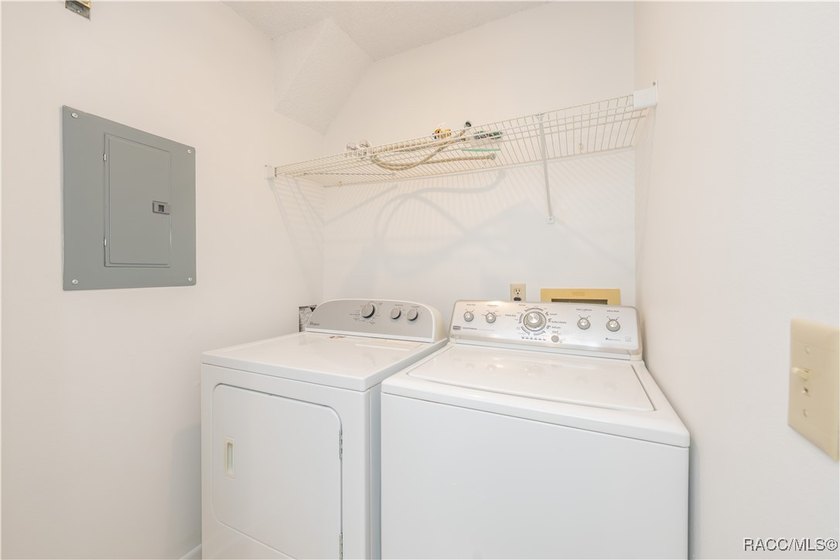 One or more photo(s) has been virtually staged. Beautiful luxury - photo 27