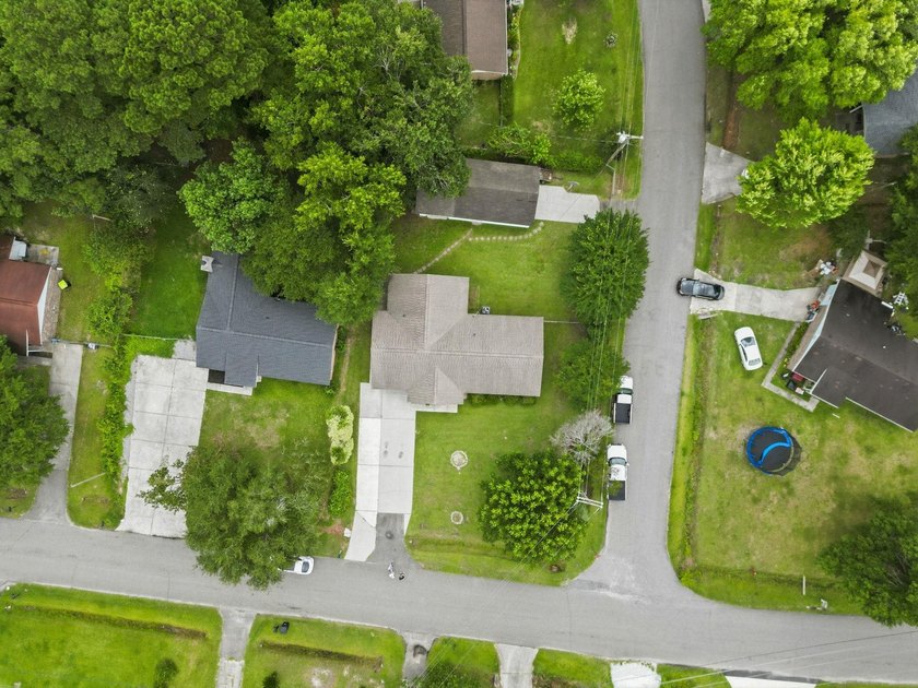 Welcome home to this beautifully updated 3-bedroom, 2-bath brick - photo 2
