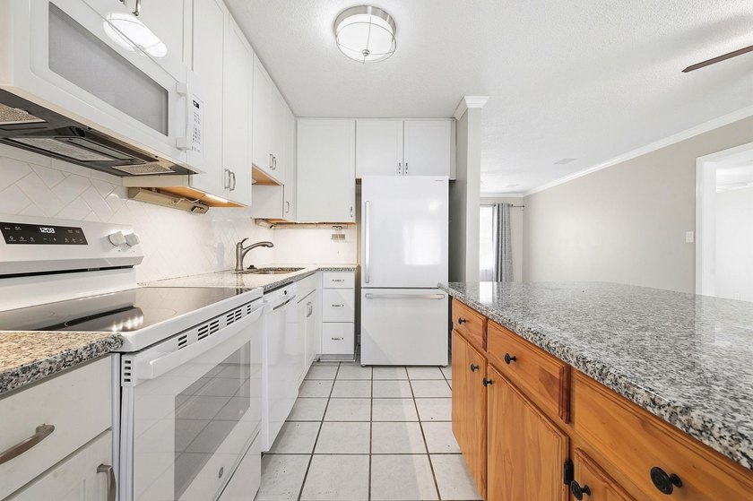 Welcome home to this beautifully updated 3-bedroom, 2-bath brick - photo 6