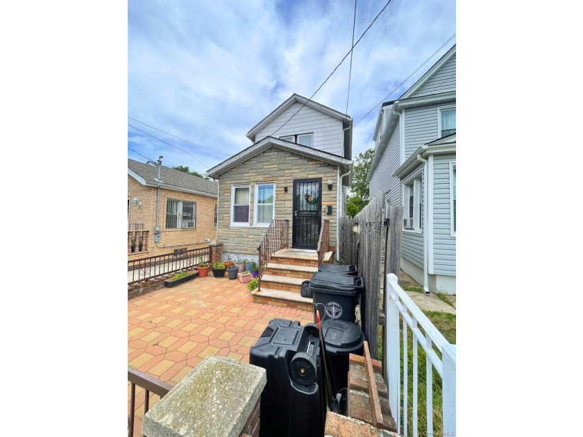 Opportunity Awaits! This 3-bedroom, 2-bath home is ready for a - photo 2