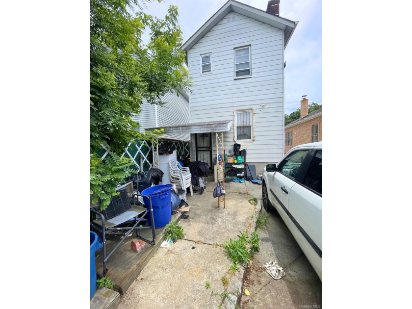 Opportunity Awaits! This 3-bedroom, 2-bath home is ready for a - photo 4