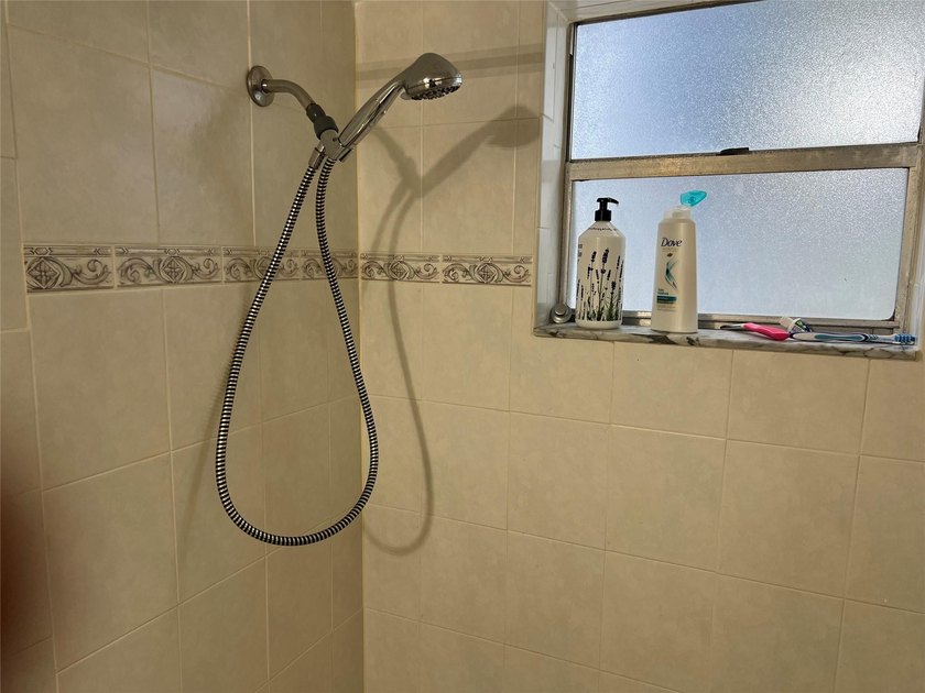 NICE SPACIOUS 2 BEDROOM, 2 BATHROOM CONDO IN NORTH MARGATE - photo 15