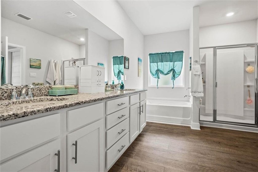 Move-in ready and priced to sell! This beautiful Hawthorne Plan - photo 17