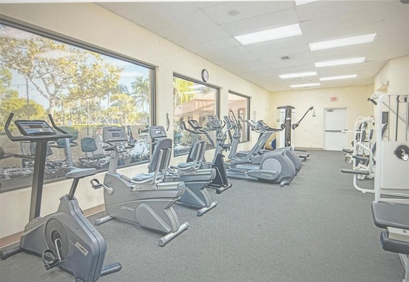 NICE SPACIOUS 2 BEDROOM, 2 BATHROOM CONDO IN NORTH MARGATE - photo 20
