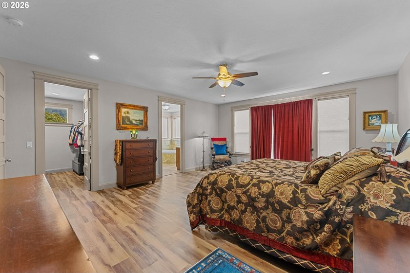 Coastal luxury meets comfort in this custom home within a - photo 21