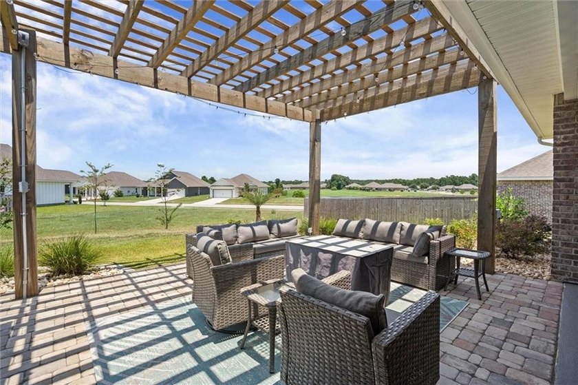 Move-in ready and priced to sell! This beautiful Hawthorne Plan - photo 31