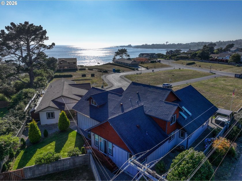 Coastal luxury meets comfort in this custom home within a - photo 31