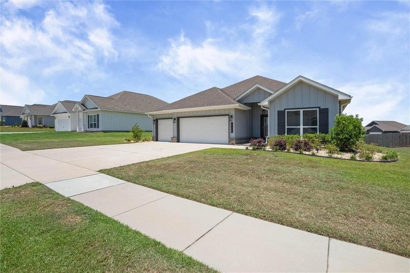 Move-in ready and priced to sell! This beautiful Hawthorne Plan - photo 37