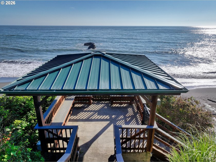 Coastal luxury meets comfort in this custom home within a - photo 42