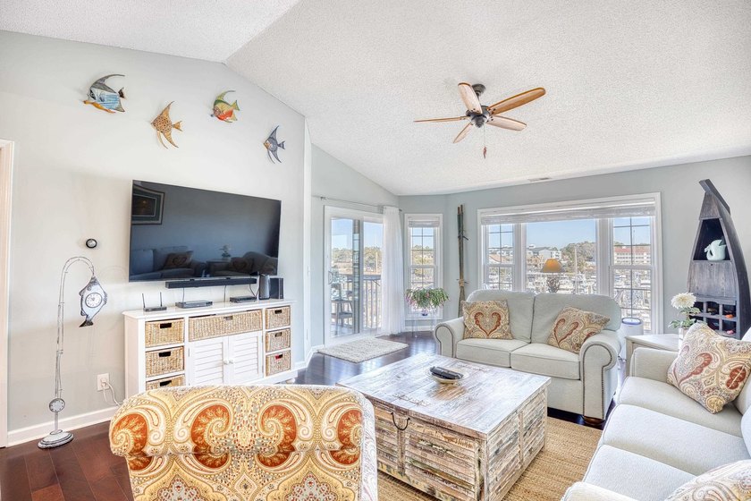 Gorgeous Marina views from this updated 2-bedroom, 2 bath END - photo 4