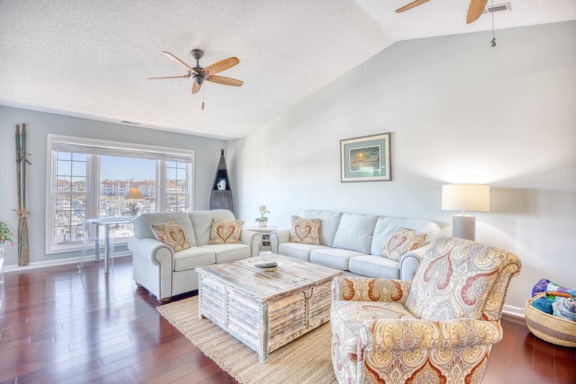 Gorgeous Marina views from this updated 2-bedroom, 2 bath END - photo 5