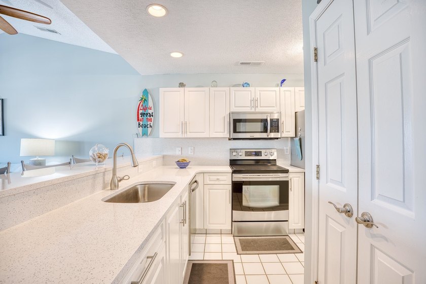Gorgeous Marina views from this updated 2-bedroom, 2 bath END - photo 9