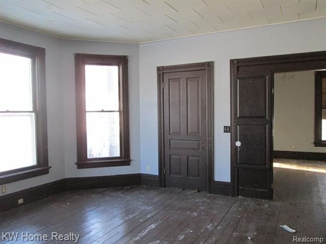 Opportunity for a great investment with a ton of space/waiting - photo 3