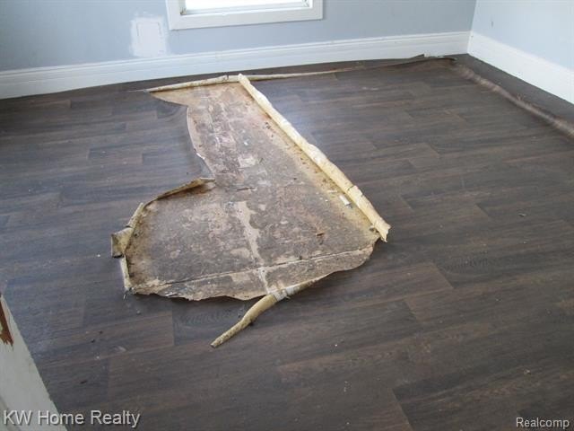 Opportunity for a great investment with a ton of space/waiting - photo 8