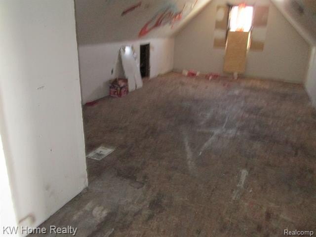 Opportunity for a great investment with a ton of space/waiting - photo 10