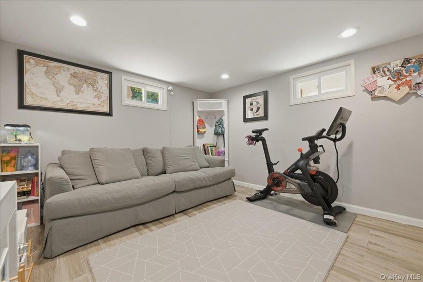 Set into this charming 4 Bedroom Split level on quiet cul de sac - photo 25
