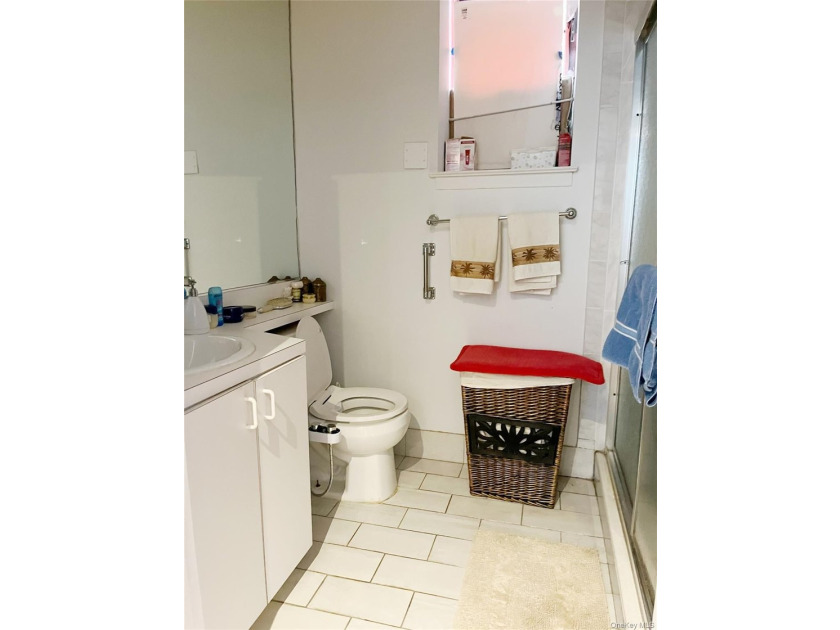 Experience luxury and convenience at 10 Canterbury Rd, Apt 1B - photo 8