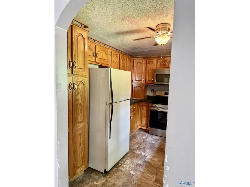 Nice, private, 3 bedroom, 2 bath home located minutes from Weiss - photo 11