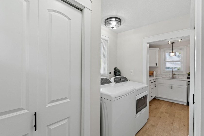Beautifully rehabbed 3-bedroom, 1-bath home with a detached - photo 13
