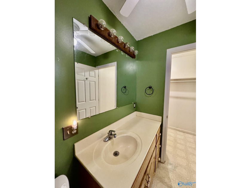 Nice, private, 3 bedroom, 2 bath home located minutes from Weiss - photo 21