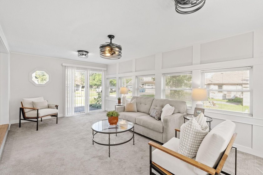 Beautifully rehabbed 3-bedroom, 1-bath home with a detached - photo 22