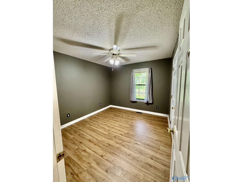 Nice, private, 3 bedroom, 2 bath home located minutes from Weiss - photo 23