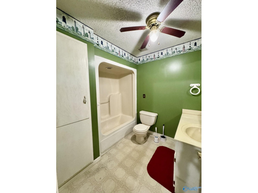 Nice, private, 3 bedroom, 2 bath home located minutes from Weiss - photo 27
