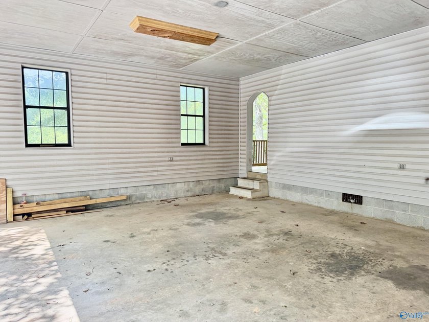 Nice, private, 3 bedroom, 2 bath home located minutes from Weiss - photo 31