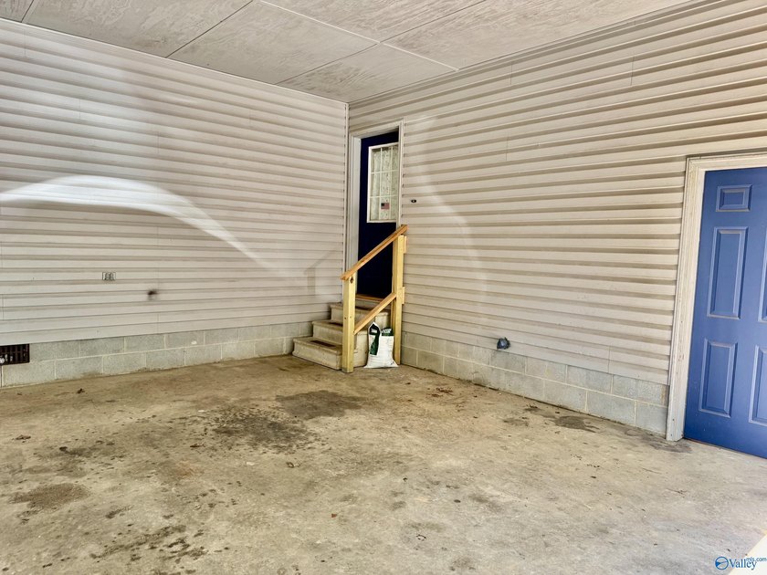 Nice, private, 3 bedroom, 2 bath home located minutes from Weiss - photo 33
