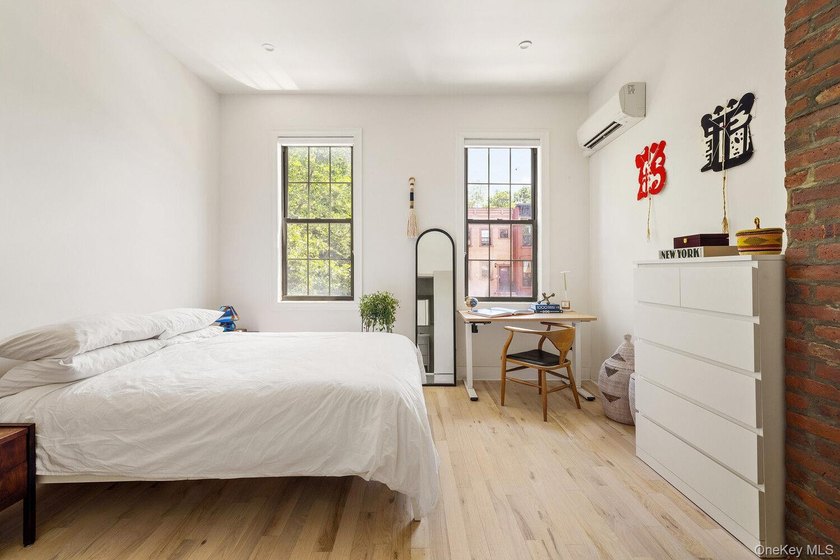 Set on a picturesque tree-lined block in the heart of Bed-Stuy - photo 6