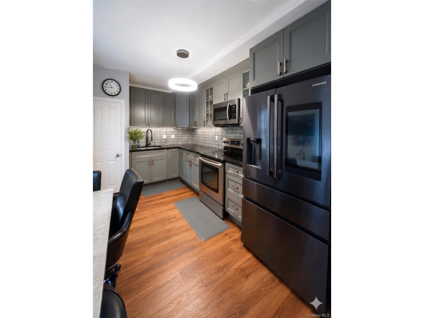 Prime Bay Ridge mixed-use investment property offering strong - photo 3
