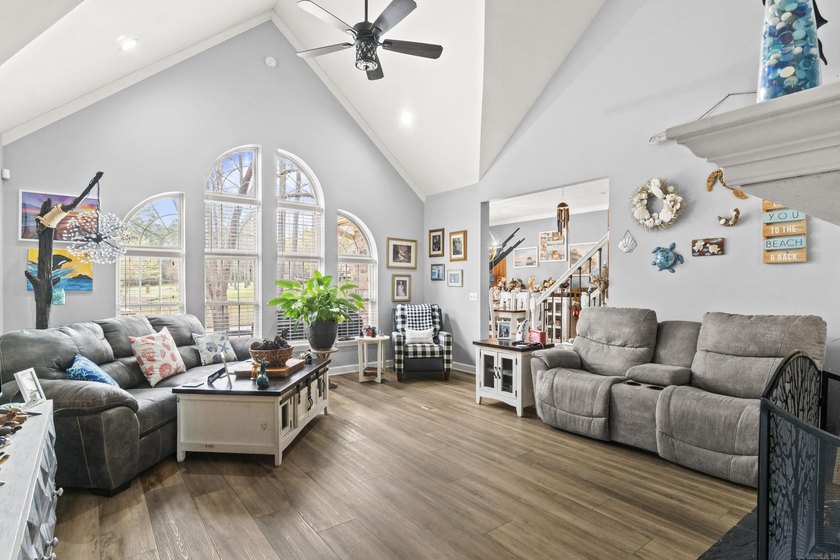 Stunning Tri-Level Brick Beauty in highly desirable - photo 4