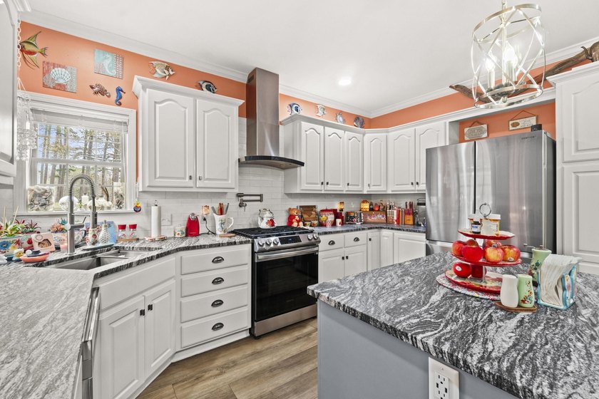 Stunning Tri-Level Brick Beauty in highly desirable - photo 6