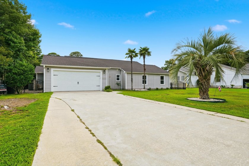 Welcome to the private community of Island Green, located in the - photo 5