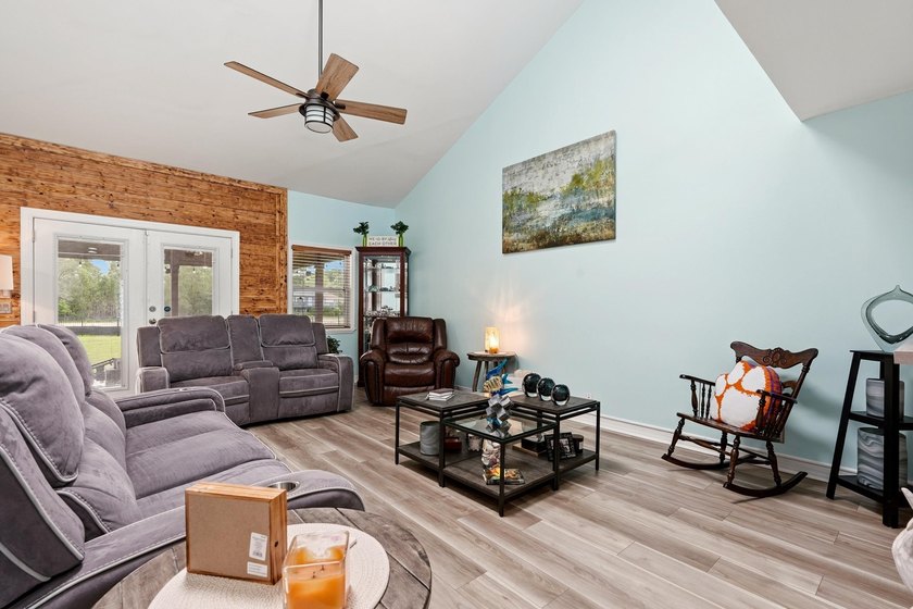 Welcome to the private community of Island Green, located in the - photo 7