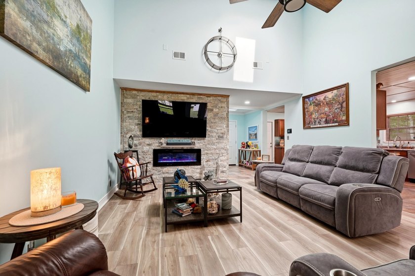 Welcome to the private community of Island Green, located in the - photo 8