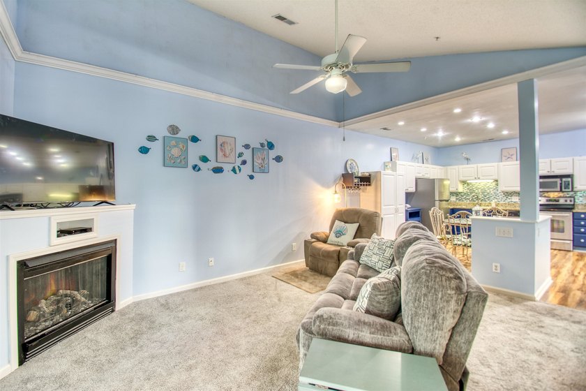 This beautiful FULLY-FURNISHED 3 bedroom 2 bath is located in - photo 4