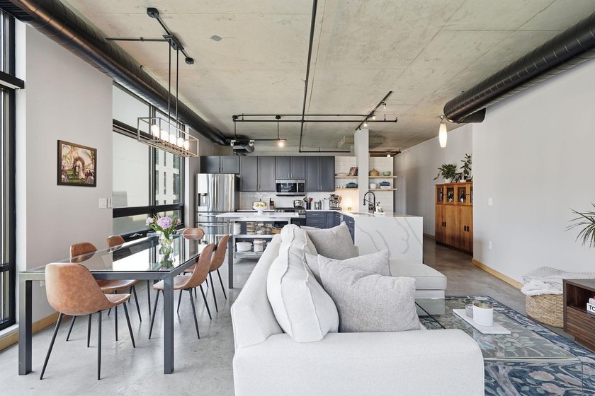 Exceptional North Loop living in a beautifully updated corner - photo 3