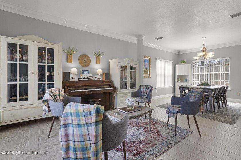 Don't miss out! Take advantage! Beautifully designed home in - photo 12