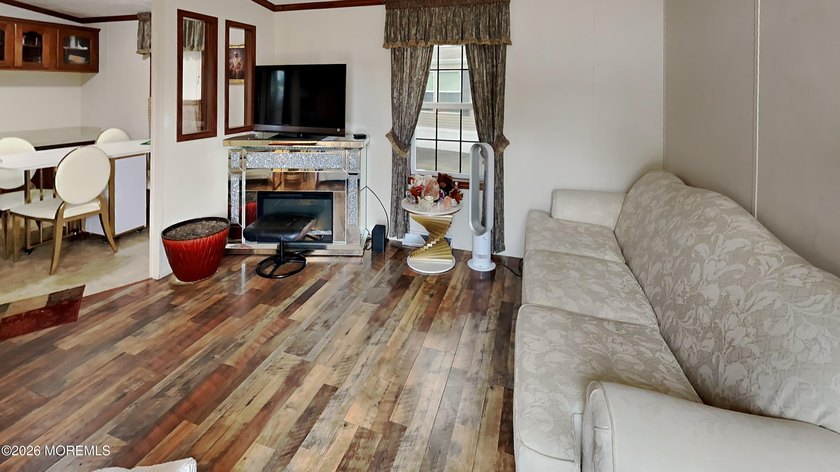 Beautiful 2-bedroom, 2-full-bath Skyline model home located in - photo 2