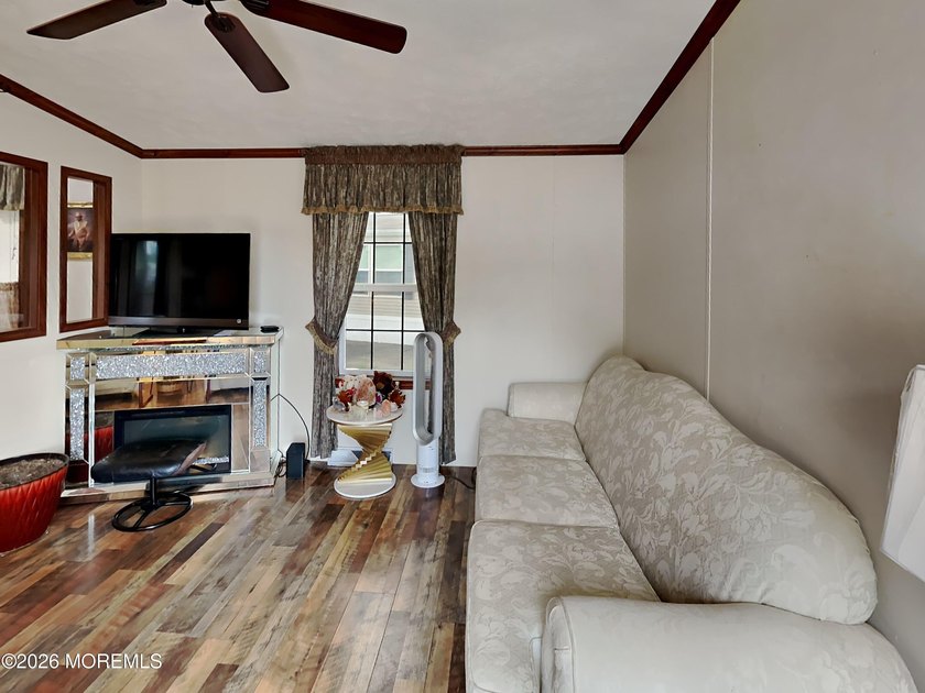 Beautiful 2-bedroom, 2-full-bath Skyline model home located in - photo 4