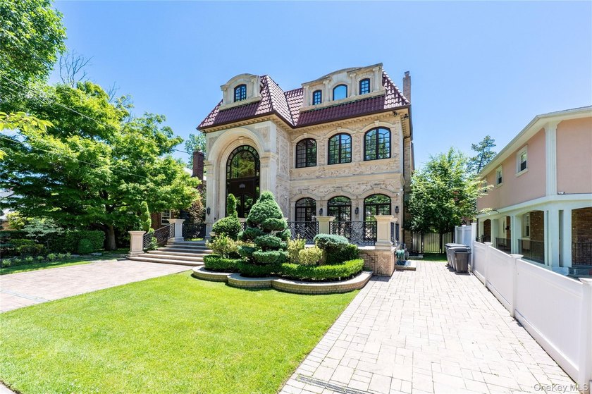 Rarely does a residence of this magnitude come to market - photo 2