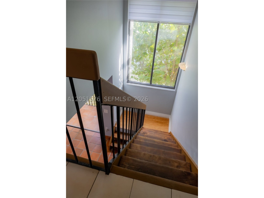 Partially renovated 2-story townhouse featuring 1,520 SqFt of - photo 17
