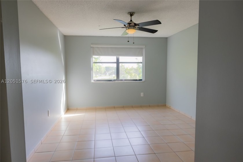 Partially renovated 2-story townhouse featuring 1,520 SqFt of - photo 22