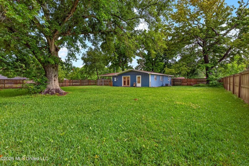 Welcome home to this charming and well-maintained property - photo 22