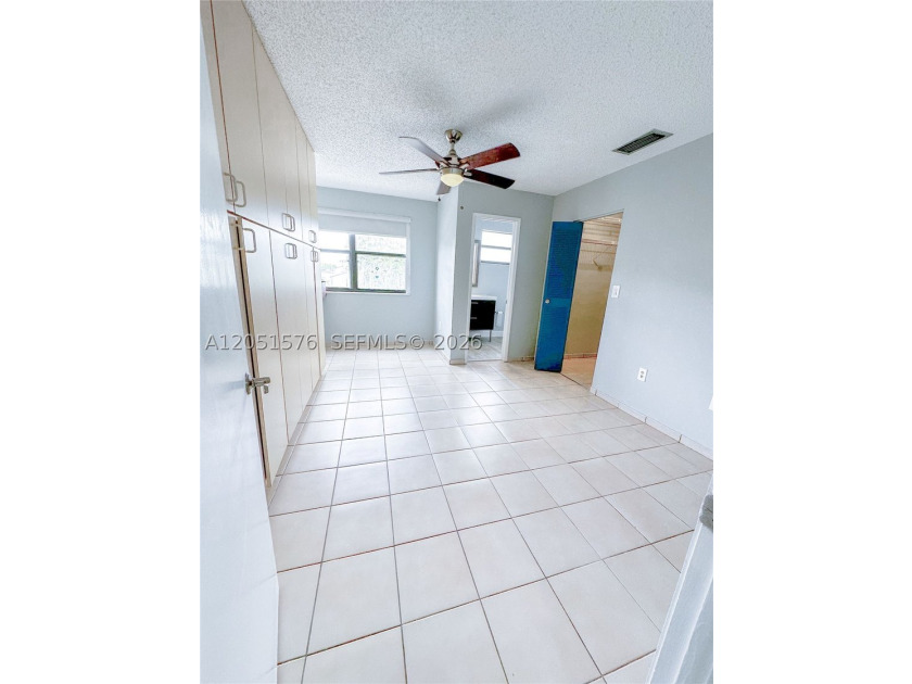 Partially renovated 2-story townhouse featuring 1,520 SqFt of - photo 27
